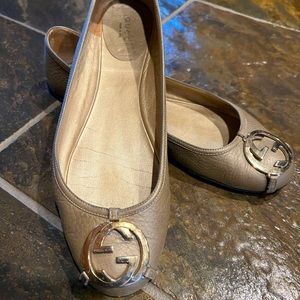 Authentic Gucci flats. Size 9
